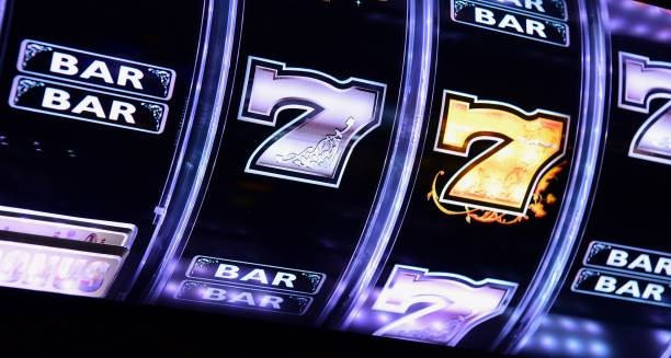 Hood vs Wolf slot game reels and symbols on slot idr